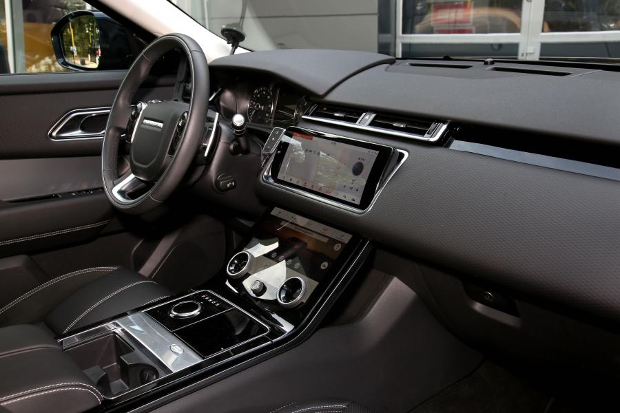 Интерьер Land Rover Range Rover Velar by B&B 2018 года  (фото 4 из 14)